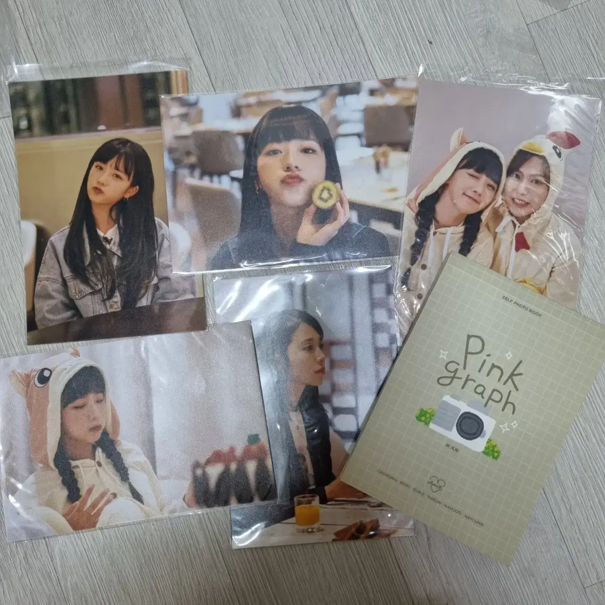 Apink is eight years old yoon bomi jung eunji photography selfies selfie book photocard