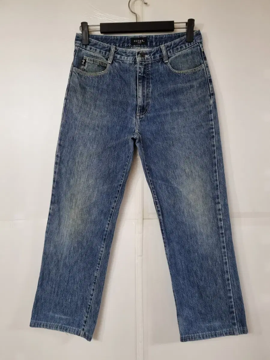 30) Gess Los Angeles Denim Raw Edge Wash Straight Leg Jeans