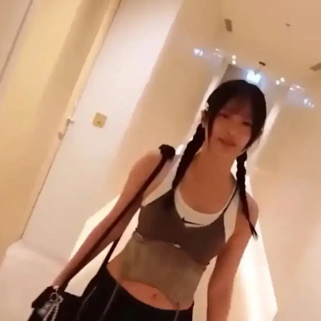 (뉴진스 하니 착용) 에이시네틱스 halter sleeveless