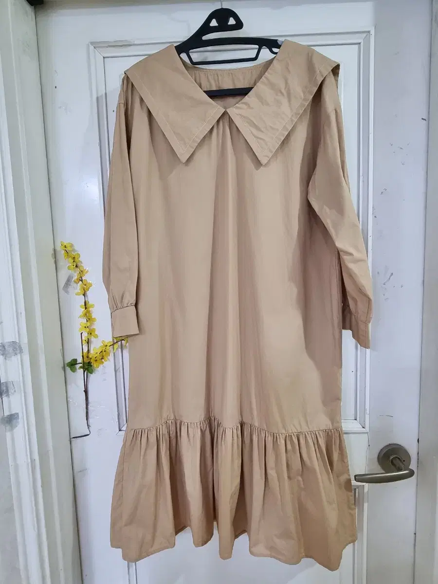 SERA, the long ONEPIECE dress with a rustling sound is beautiful. 77. It's pretty.