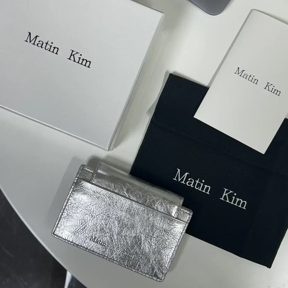 마뗑킴 지갑 실버 ACCORDION WALLET IN SILVER