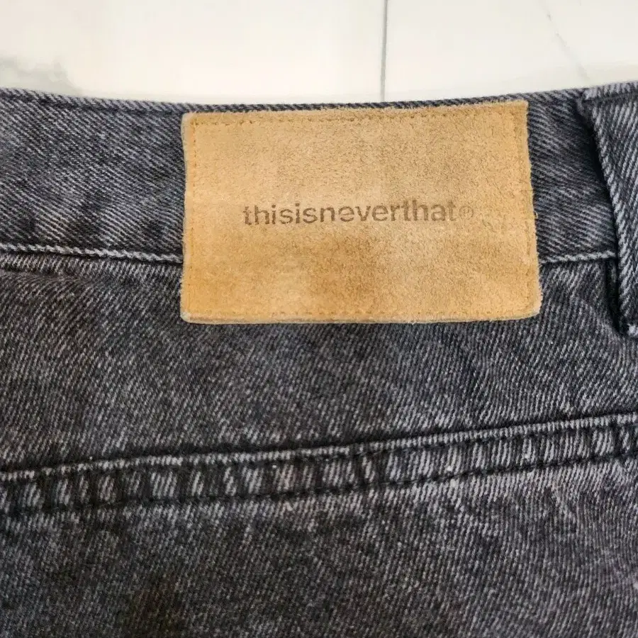 [M]THISISNEVERTHAT Washed Easy Jean