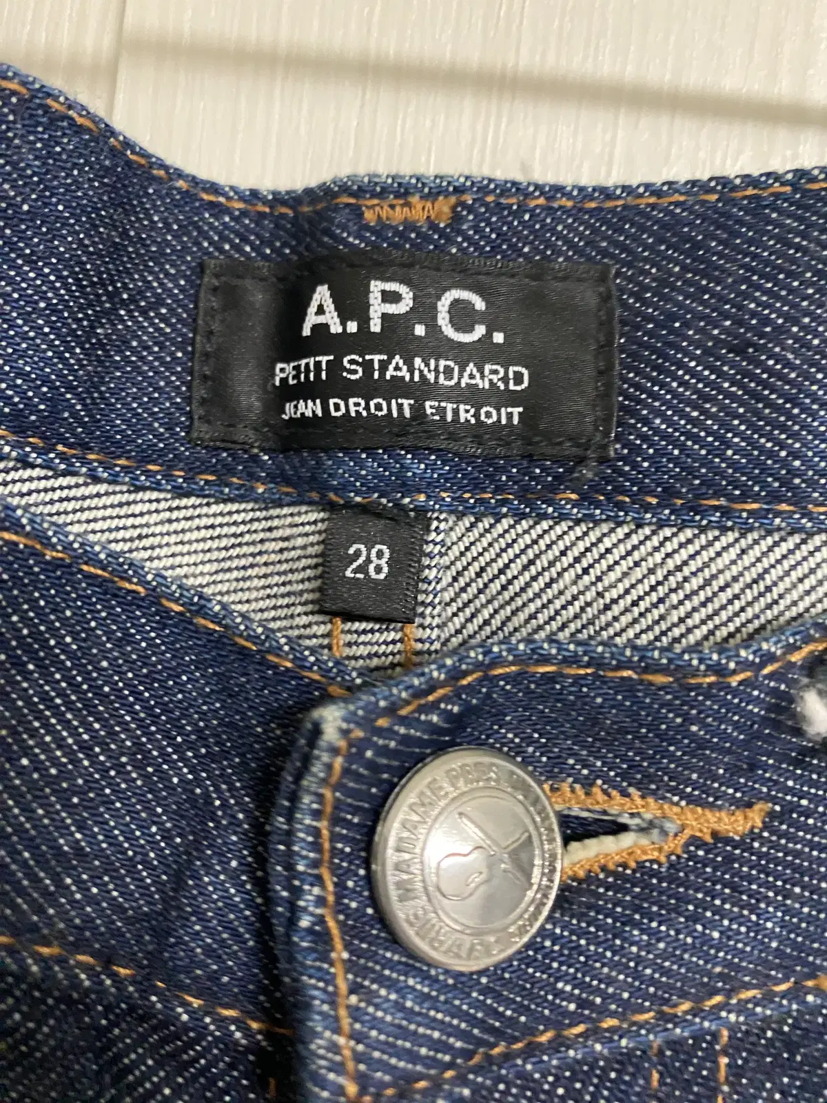 A.P.C 쁘띠스탠다드 28