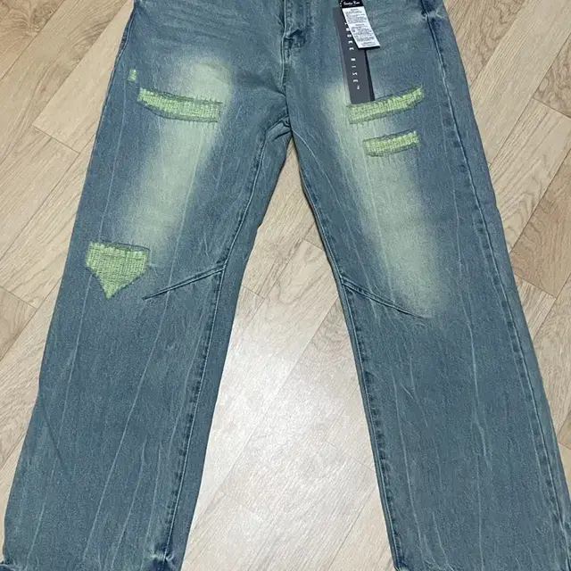 스모크라이즈 BACK RIP AND REPAIR JEANS 30사이즈