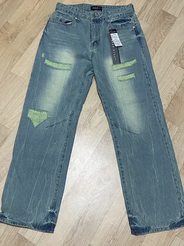 스모크라이즈 BACK RIP AND REPAIR JEANS 30사이즈