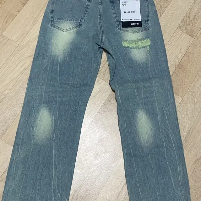 스모크라이즈 BACK RIP AND REPAIR JEANS 30사이즈