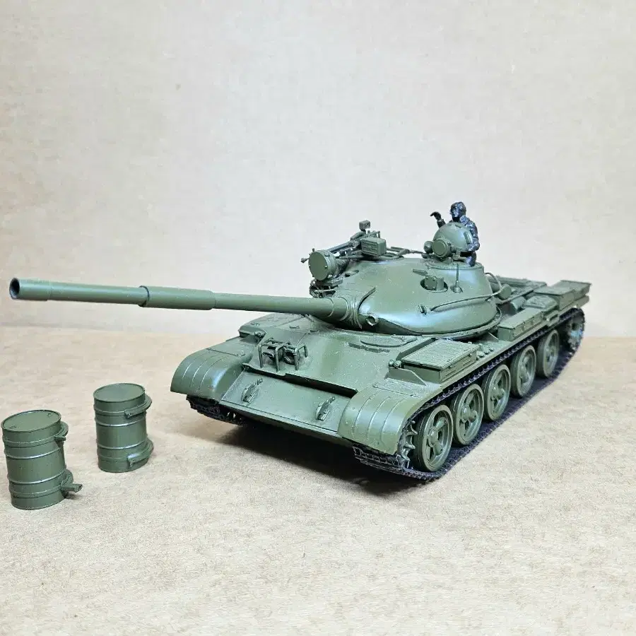 [타미야] 1/35 러시안 T-62A 조립품