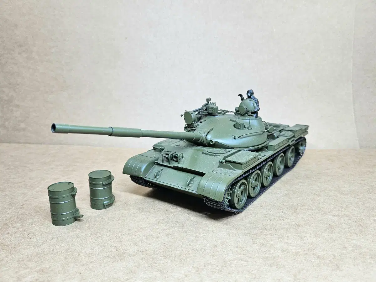 [타미야] 1/35 러시안 T-62A 조립품