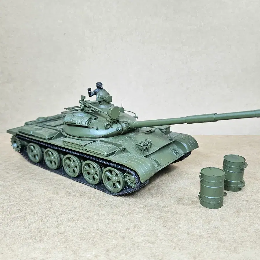 [타미야] 1/35 러시안 T-62A 조립품