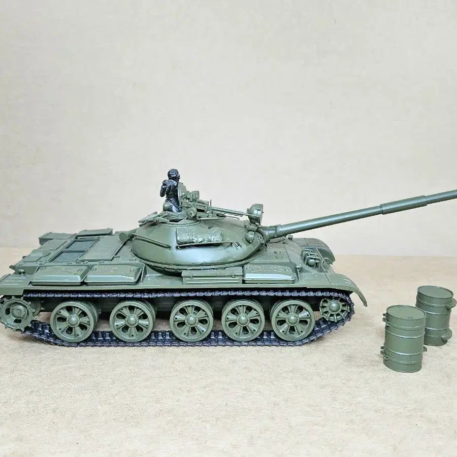 [타미야] 1/35 러시안 T-62A 조립품