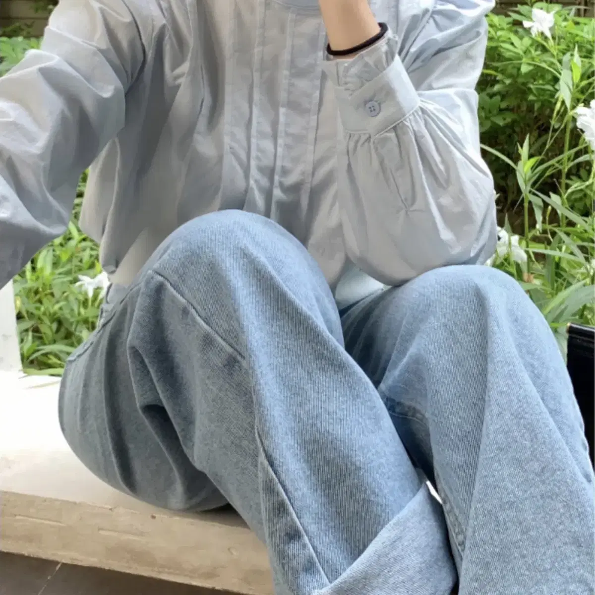 모아빈 [Arete]Greta pintuck blouse-Sky blue