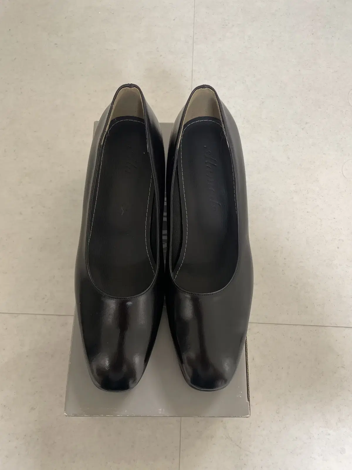 Aramode dress shoes 240