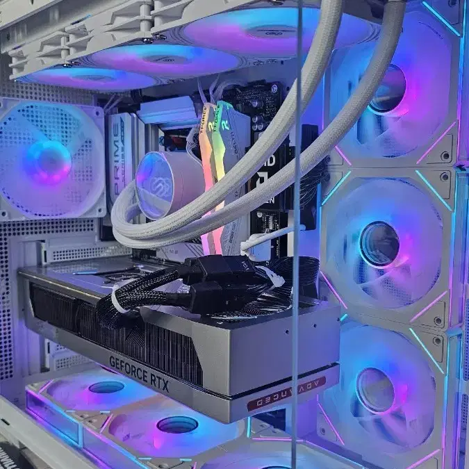 i9-14900K RTX4080SUPER 화이트본체 팝니다