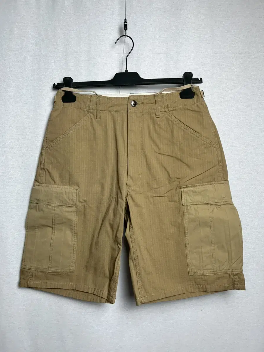 Nanamika / Cargo shorts beige / size 30