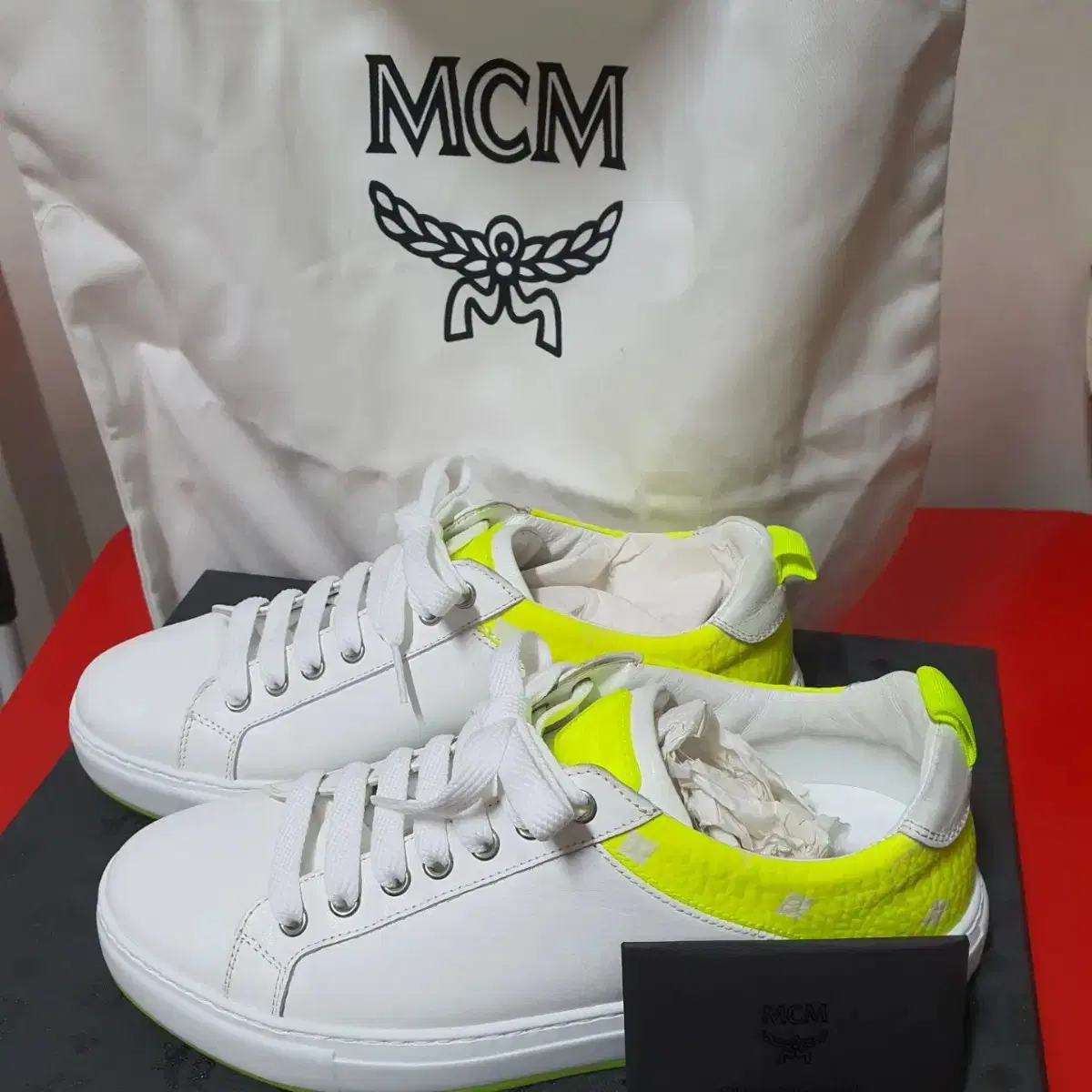 MCM 스니커즈