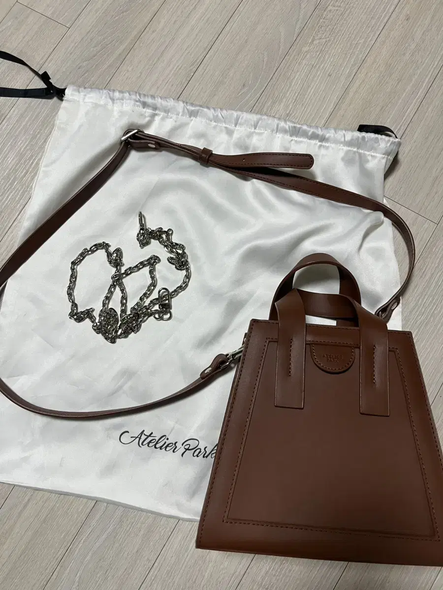 한번착용) 아뜰리에파크 디자이너브랜드 가방 GEO bag mini