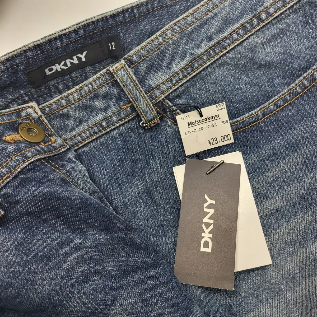 DKNY 디케이엔와이 지퍼장식 부츠컷 8부 데님팬츠 C622