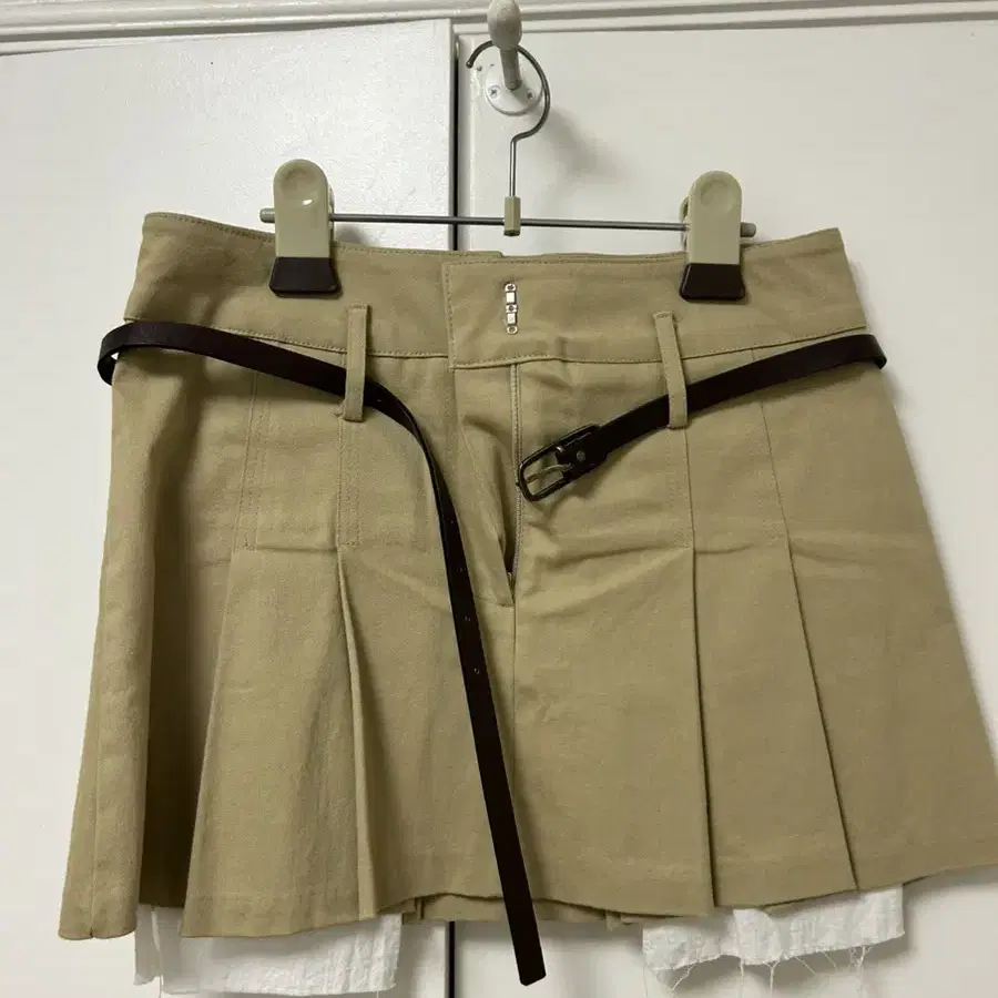 outxo 아웃엑소 Ivy stich skirt beige 프리사이즈