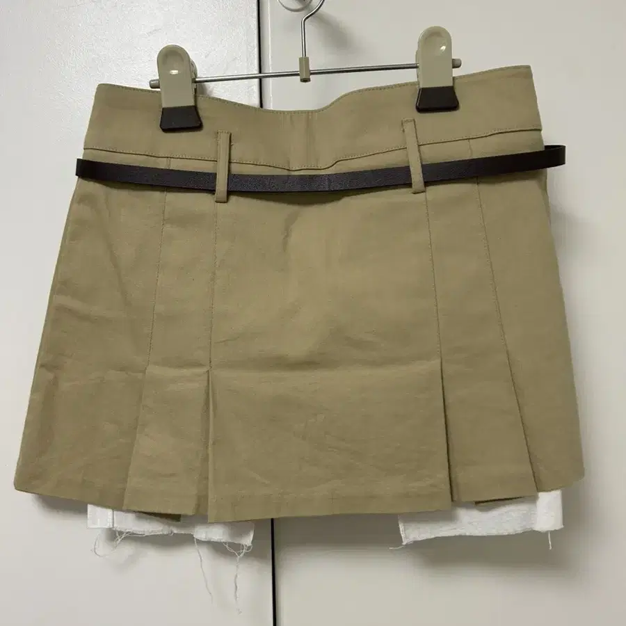 outxo 아웃엑소 Ivy stich skirt beige 프리사이즈