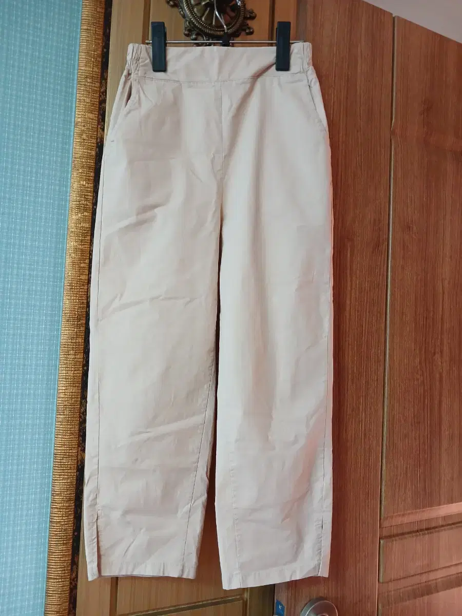 Breeze-through pants with elastic waistband