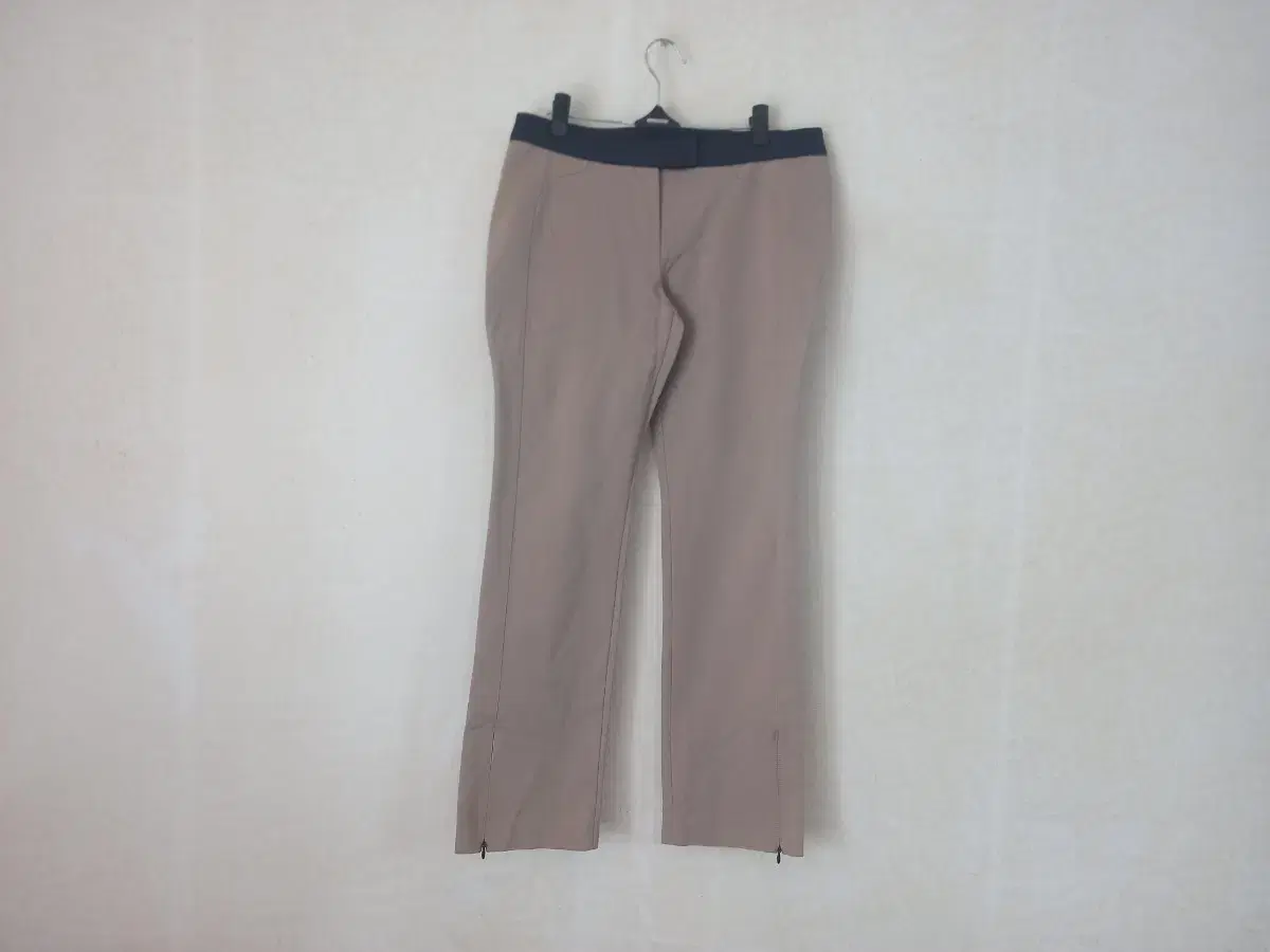 MINE Dark beige pants for gaeul