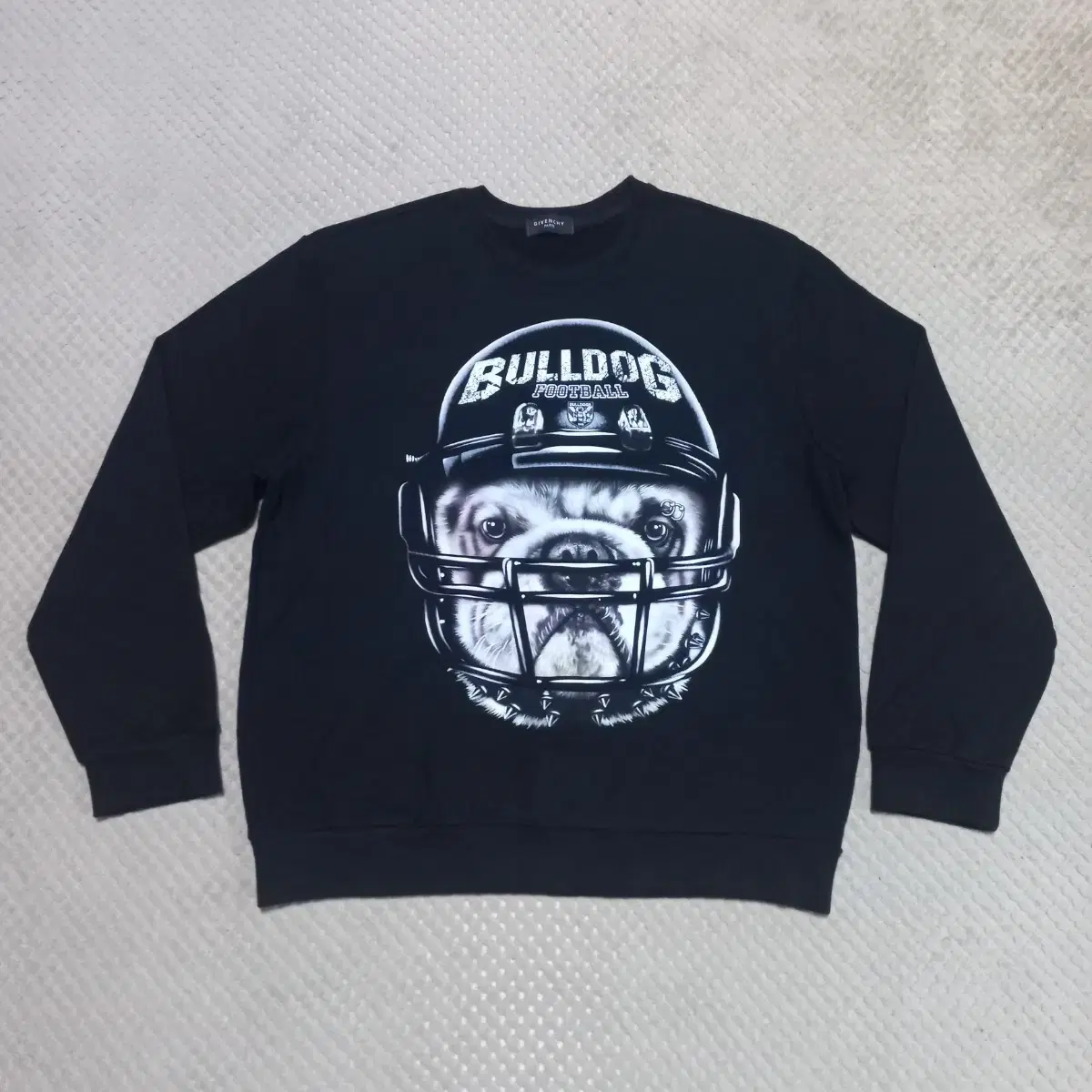 (L) Givenchy Bulldog Man to Man