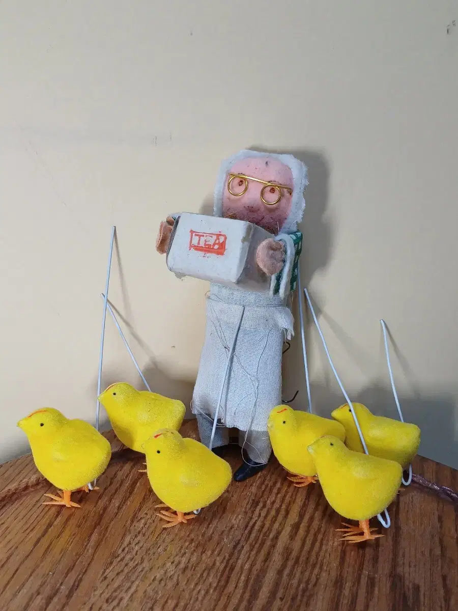 132 - Grandma and the Chicks