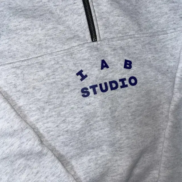 아이앱 하프집업 라이트 그레이 IAB Studio Half Zip