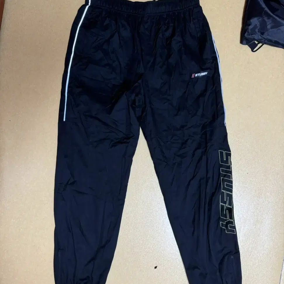 스투시 nylon track pants