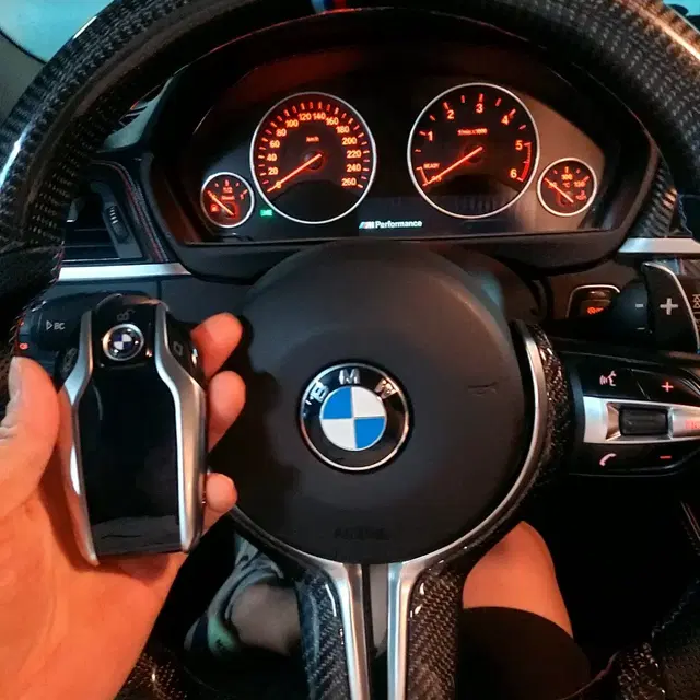 남양주 호평동 BMW 여름철 무더위 원격시동 추가한 신형 디지털키로 개조