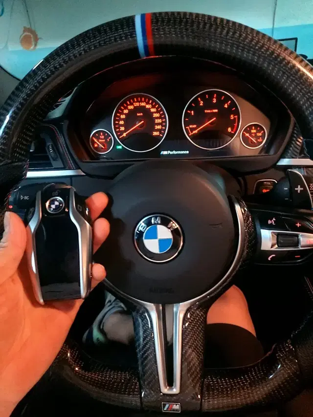 남양주 호평동 BMW 여름철 무더위 원격시동 추가한 신형 디지털키로 개조