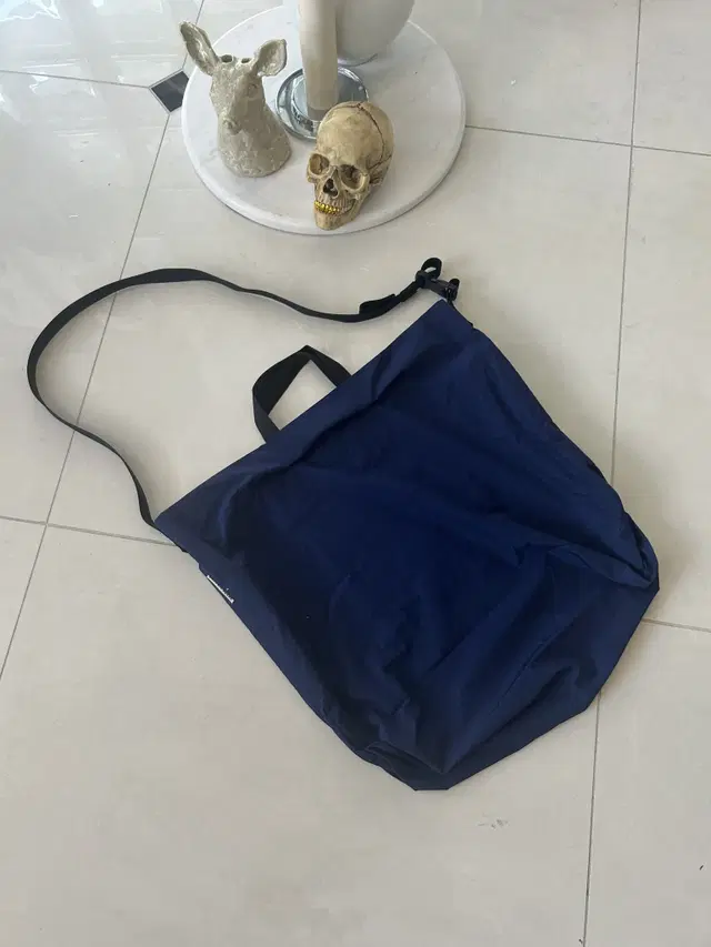 ends and means packable shoulder bag