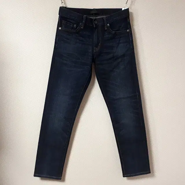 27/Uniqlo Skinny Tapered Selvedge Jeans/27-785