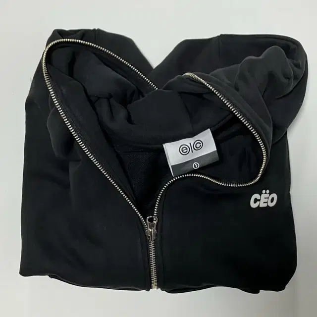 Essential Hood Zip-up 구해요