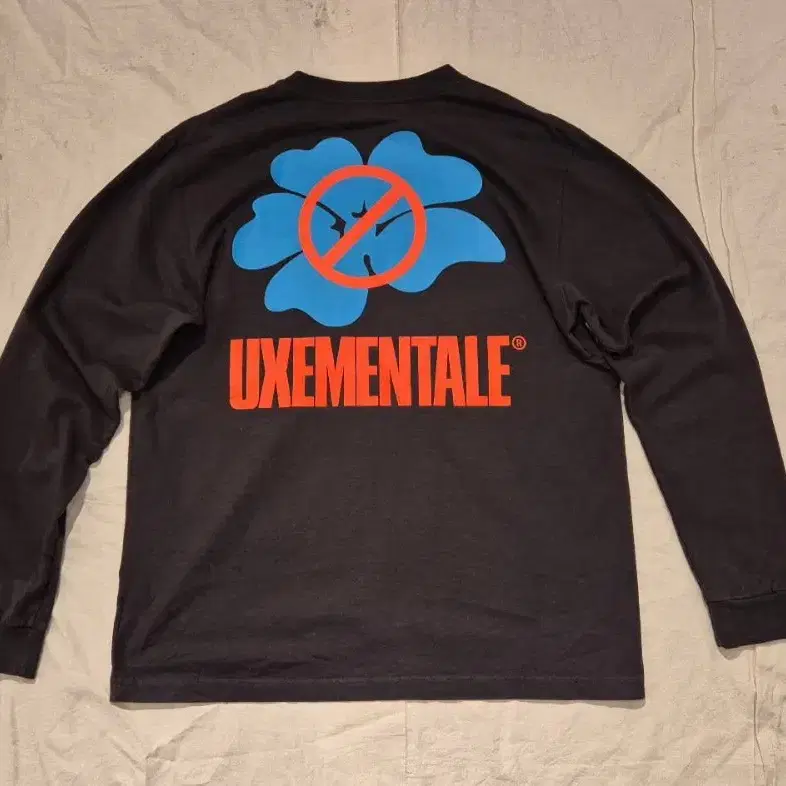 L~XL>UXE MENTALE 롱 슬리브