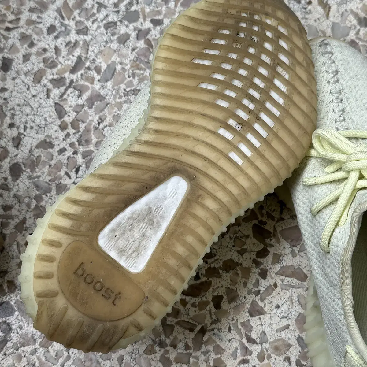 Yeezy350 V2 butter 이지350 버터