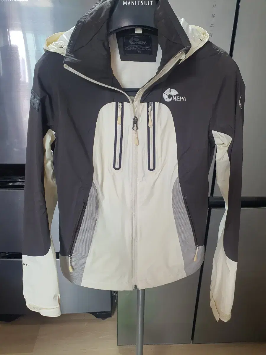 NEPA Women's Windbreaker Size 90