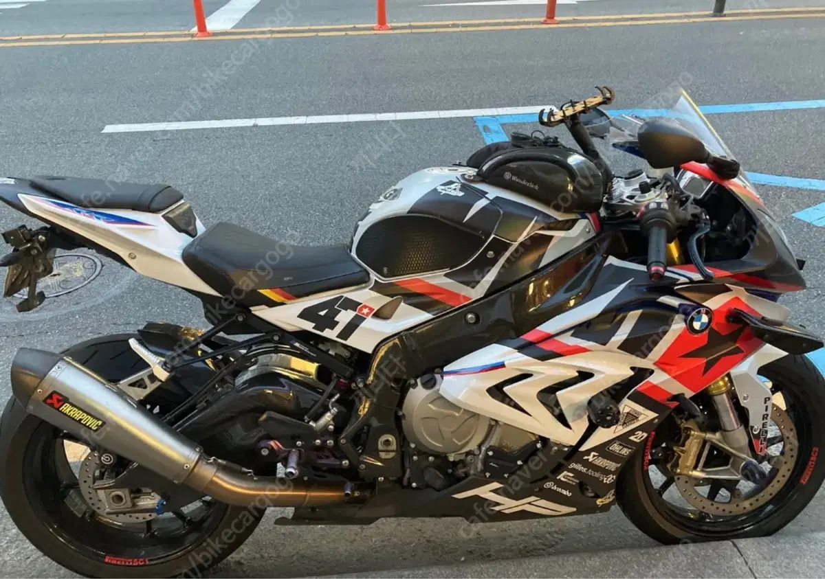 부산. S1000rr 16년식 짧은 키로수 모든정비완료 풀배기팝니다