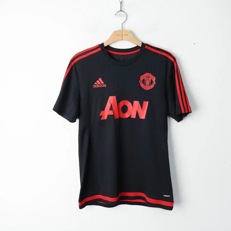 100/adidas Man U T-shirt