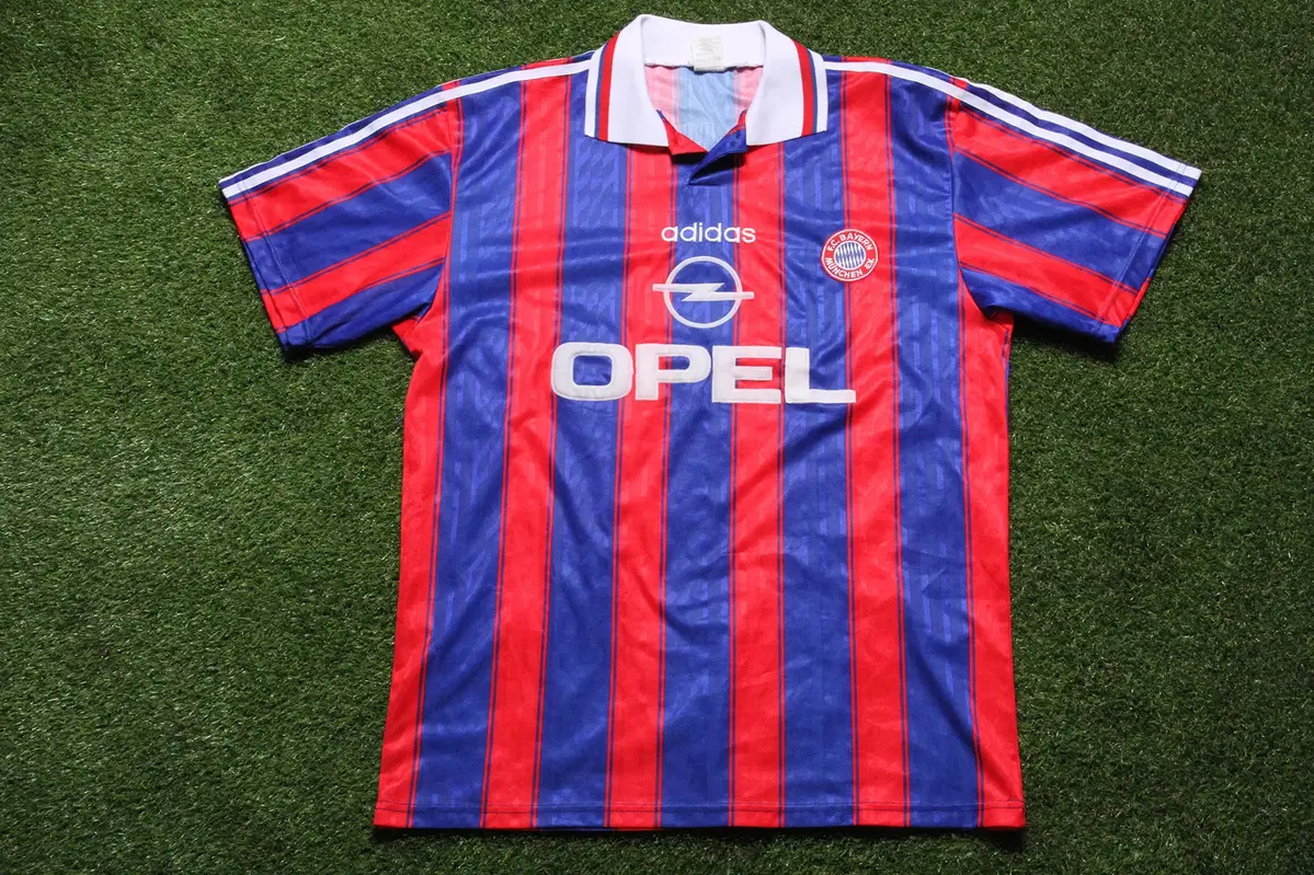 FC BAYERN MUNICH 95/97 HOME