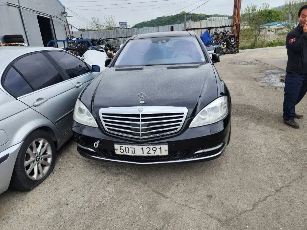 벤츠 w221 후기형 s500  부품 각개판매합니다