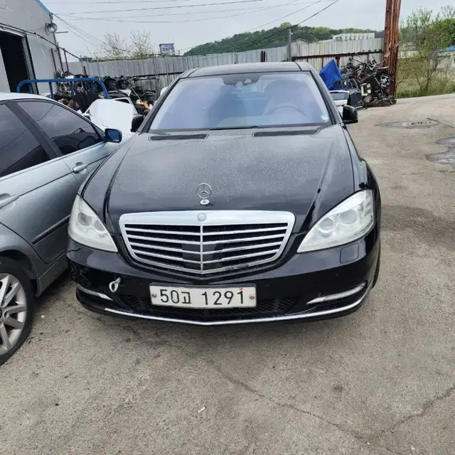 벤츠 w221 후기형 s500  부품 각개판매합니다