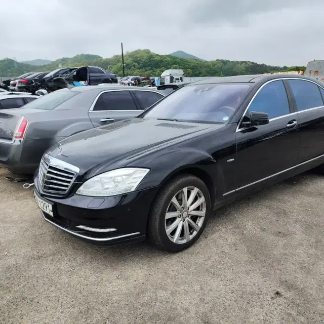 벤츠 w221 후기형 s500  부품 각개판매합니다