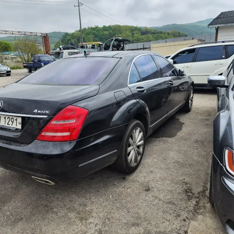 벤츠 w221 후기형 s500  부품 각개판매합니다