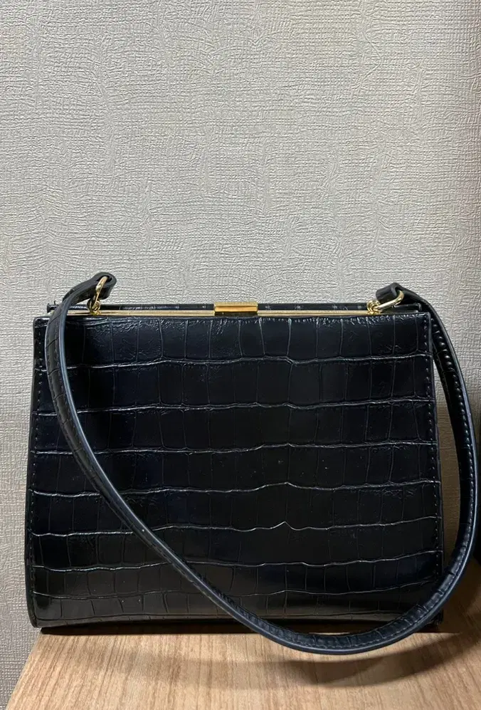 Square leather shoulder bag