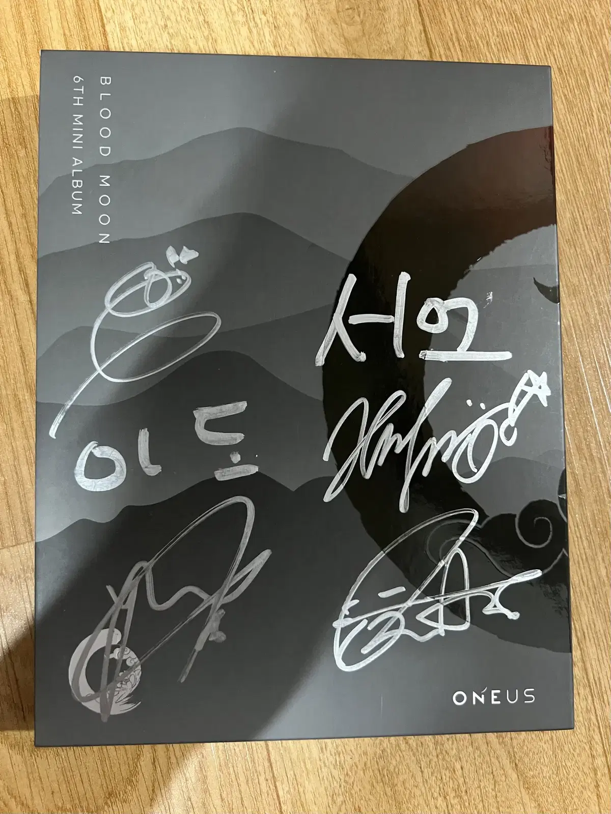 ONEUS handwritten sign album