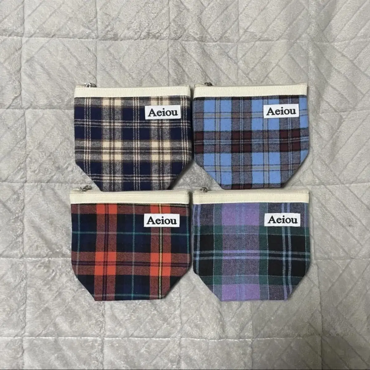 아에이오우파우치 purple tartan check M size