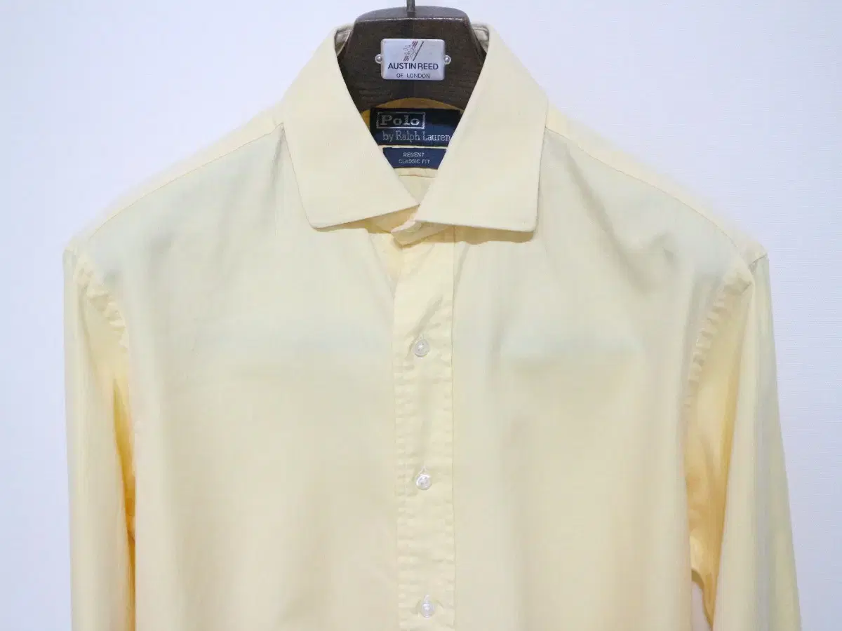 I'm selling a luxury Polo Ralph Lauren men's dress shirt (genuine).