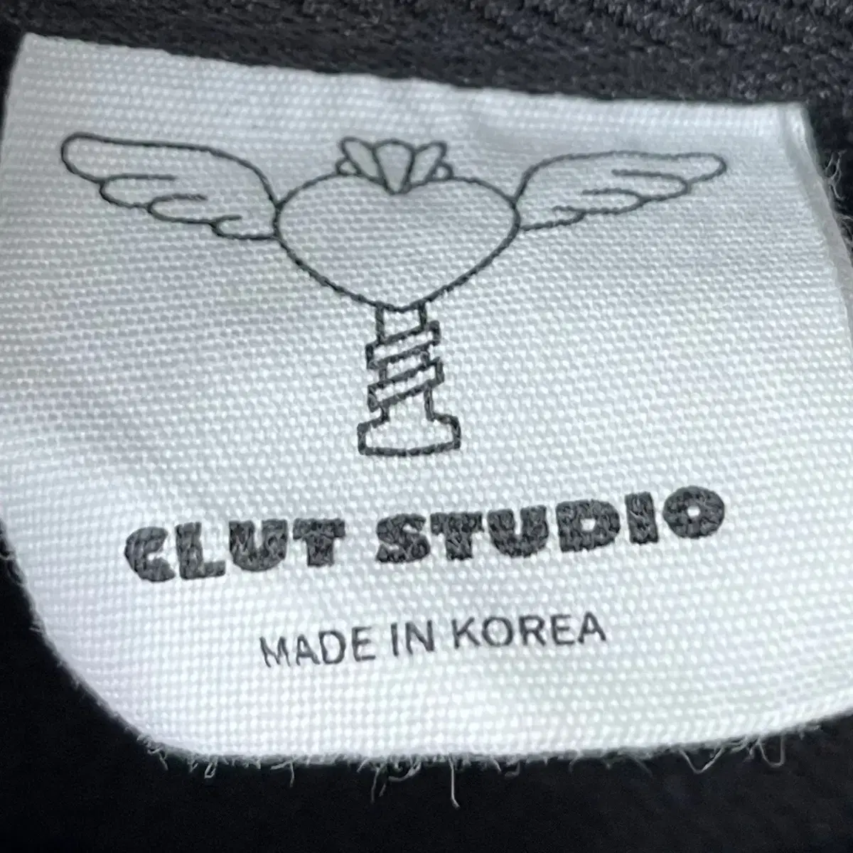 [CLUT STUDIO] 클럿스튜디오 펑크룩 크롭 맨투맨