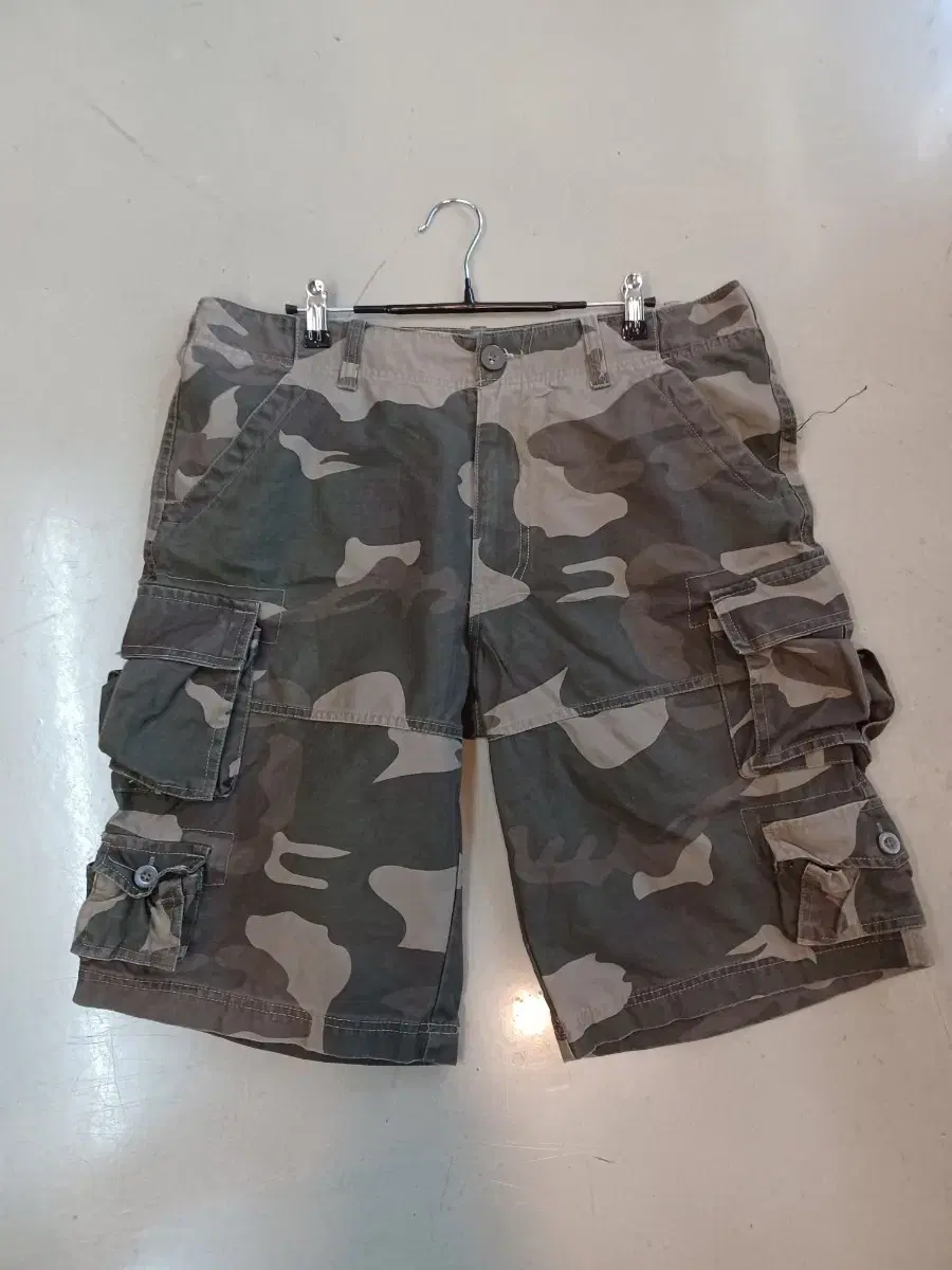 K TWO HOLLIS Camo Multi-Pocket Cargo Shorts XL